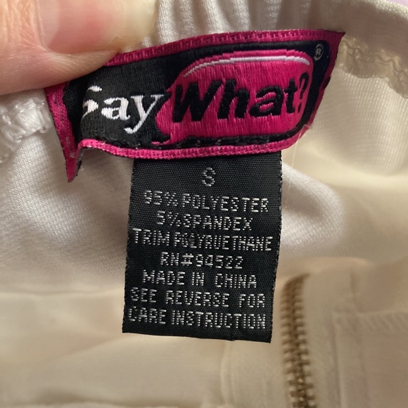 Strapless white dress with gold zipper down the front🤍👑 - Picture 5 of 5